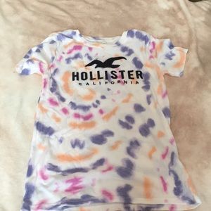 This is an extra small shirt from Hollister.